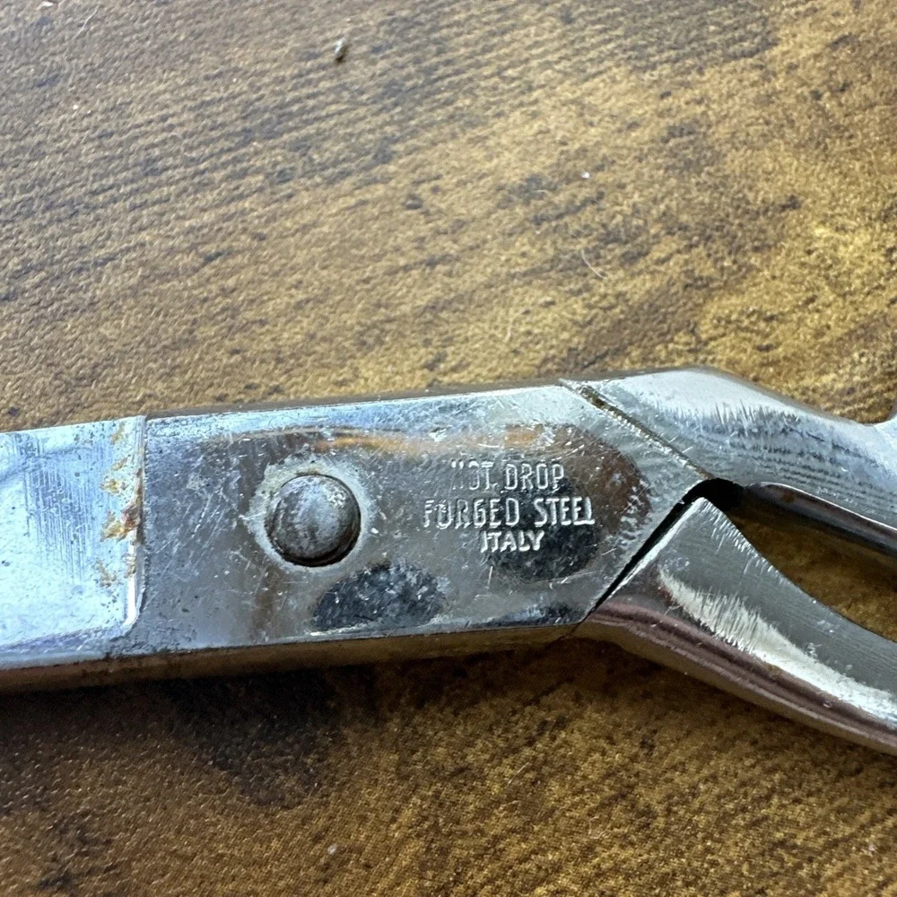 VINTAGE HOT DROP FORGED STEEL SCISSORS - ITALY 7in